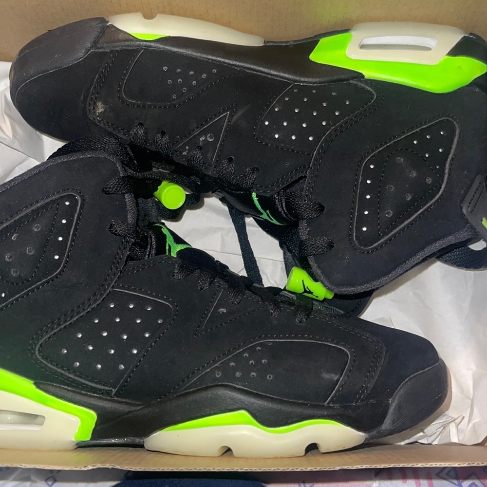 Air Jordan 6 Retro ( GS) size 4.5